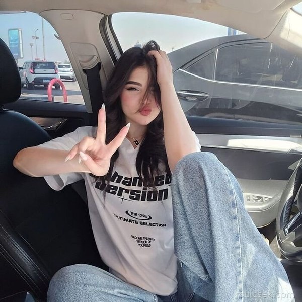Beautiful girls dp for every profile.